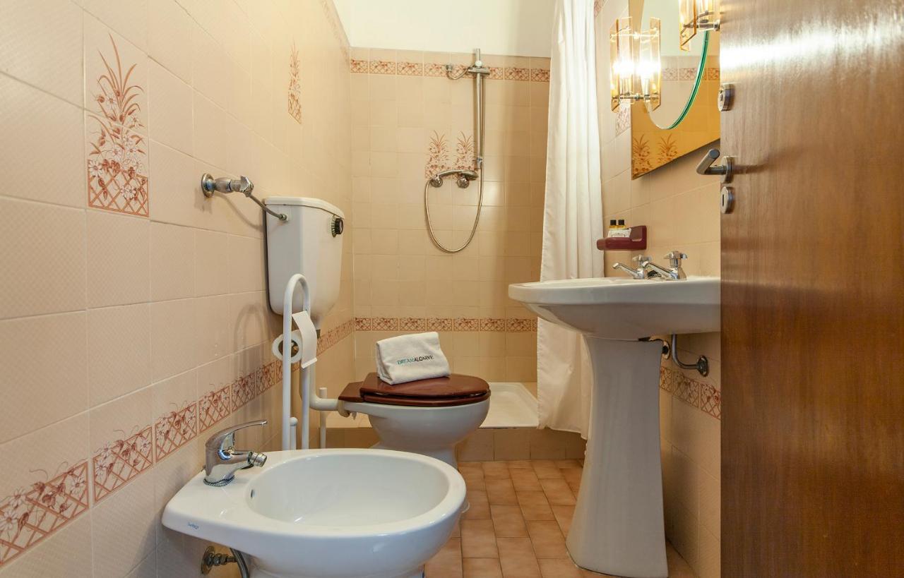 O - Sao Goncalo Central Guesthouse Lagos Bagian luar foto
